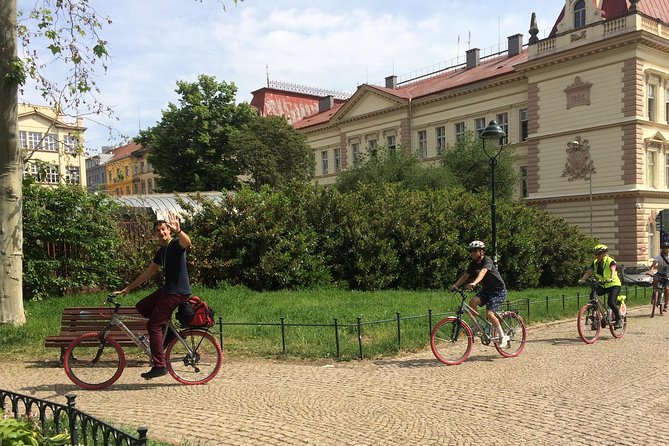 Prague Bike Tour - Stunning Viewpoints, Castle, City & Park - Prague Castle and the Royal Gardens