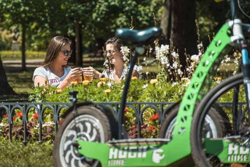 Prague: E-Scooter HUGO Bike Rental - Comfort, weather, and the practical extras