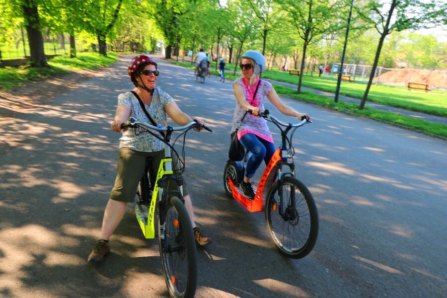 Prague: Highlights Tour on e-Scooter or eBike - Prague Castle and the climb toward Strahov