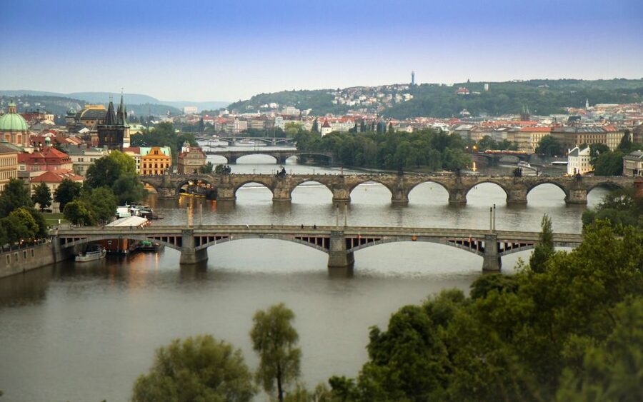 Prague: Stunning Viewpoints, Castle, City & Park E-Bike Tour - Reaching Prague Castle and the Royal Gardens