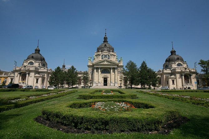 Private Budapest Bike Tour with Cafe Stop - Crossing to Buda and climbing toward the Castle District