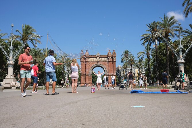 Private discovery bike tour of Barcelona - Starting beneath the arcades of Plaça Reial