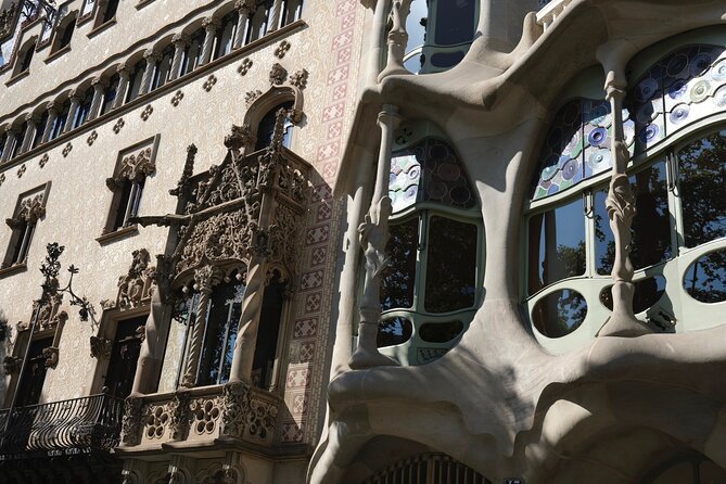 Private electric bike tour - Discovery of Barcelona - Gaudí in three very different stops
