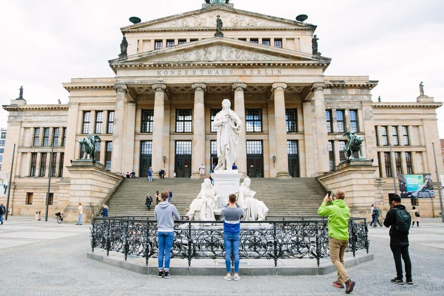 Private Highlights of Berlin Bike Tour - Meeting at Alexanderplatz and getting settled