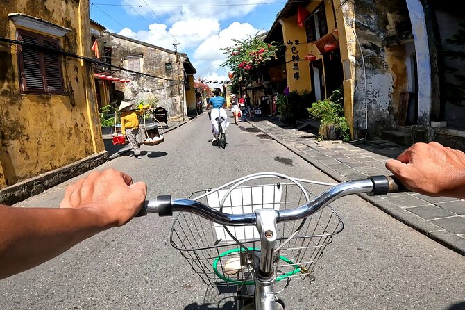 Private Hoi An Bike, Thu Bon River Cruise & Dinner Experience - Tra Que Vegetable Village and the farming story
