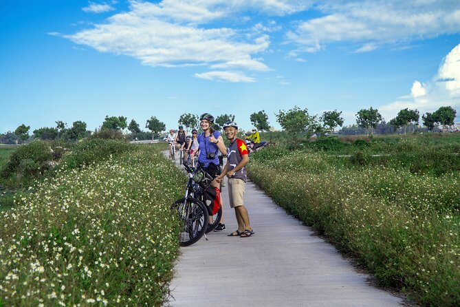 Private Hoi An Evening Food Tastings Tour by Bike - Cam Nam Island for sizzling banh xeo