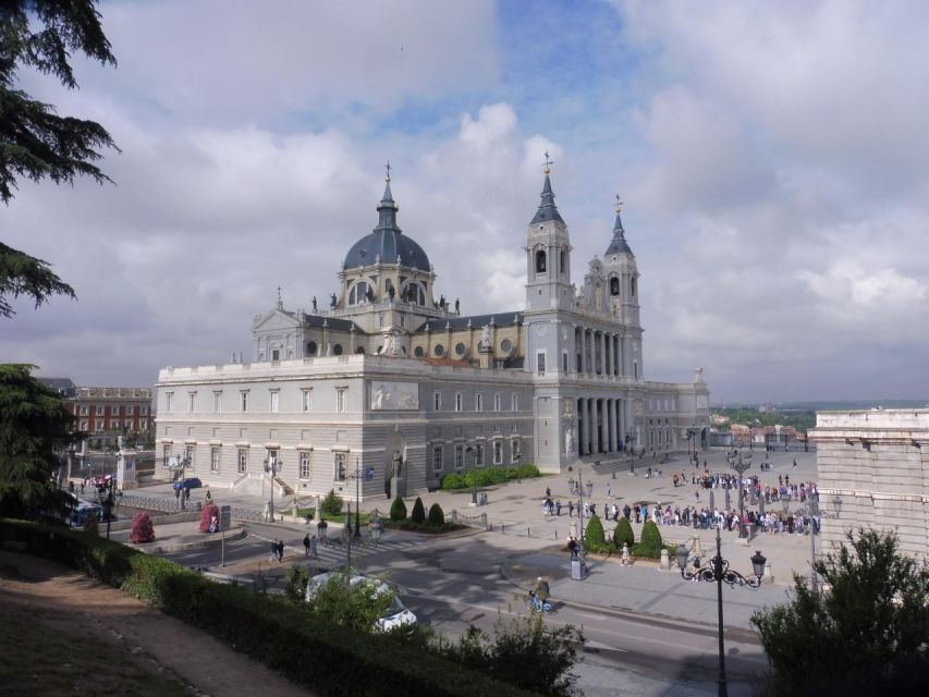 Private Madrid Bike Tour | Exclusive Guided Tour | From 30€ - Starting near Plaza de España