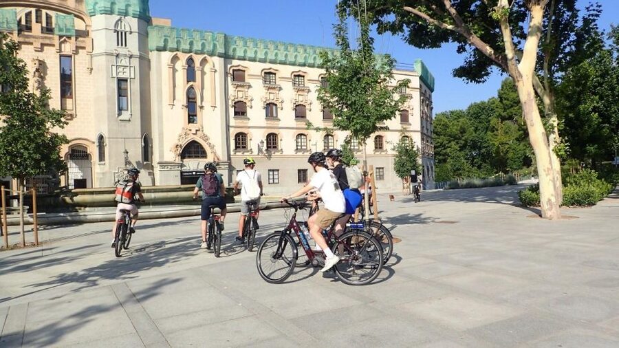Private Madrid Bike Tour | Exclusive Guided Tour | From 30€ - Regular bicycle or E-bike?