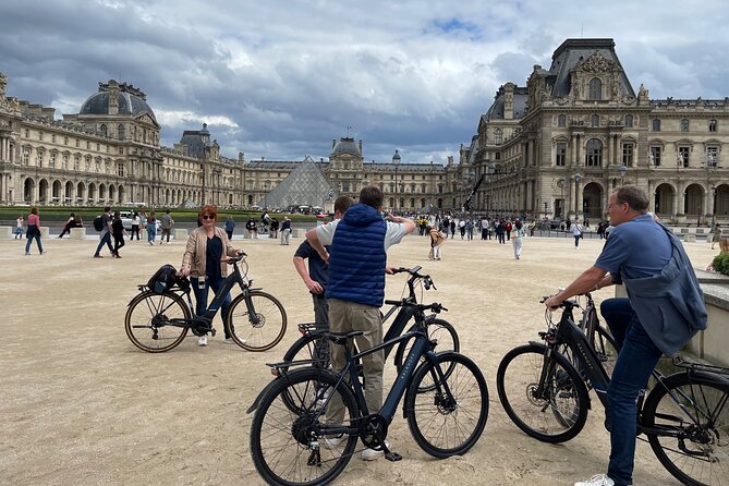 Private Paris E-bike city highlights tour - The Louvre and the art of seeing Paris quickly