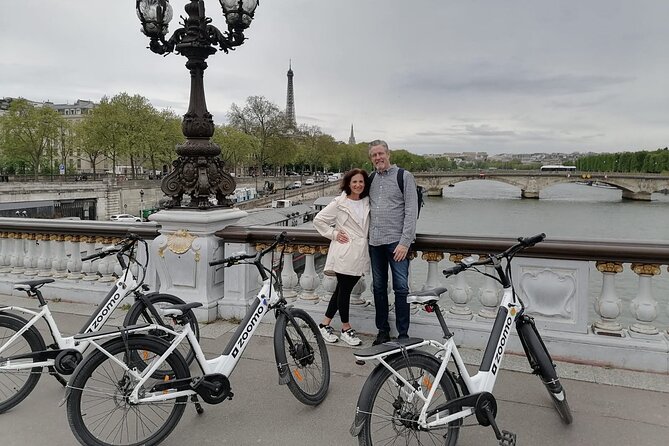 Private Paris E-bike city highlights tour - Champs-Elysées and the Arc de Triomphe