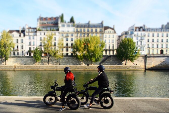 Private Paris electric bike ride with video - Eiffel Tower, Invalides, and the Grand Palais