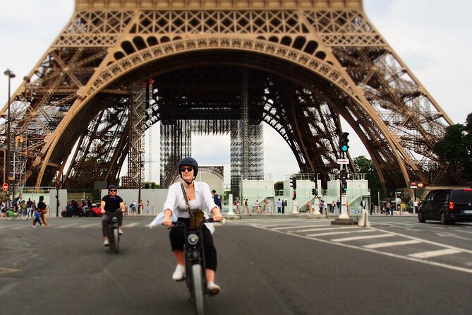 Private Paris electric bike ride with video - The video souvenir and photo value