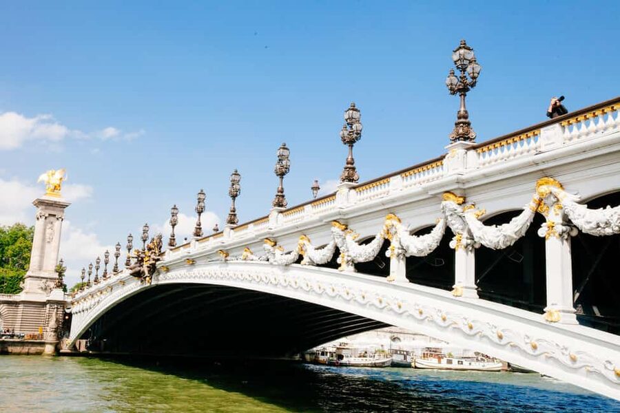Private Secrets of Paris Bike Tour - Starting near the Eiffel Tower and the Seine
