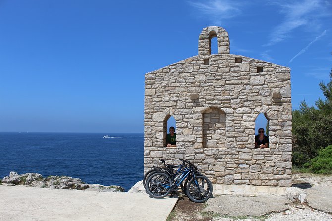 Pula Highlights Bike Adventure - Lungomare: four kilometers between trees and beaches