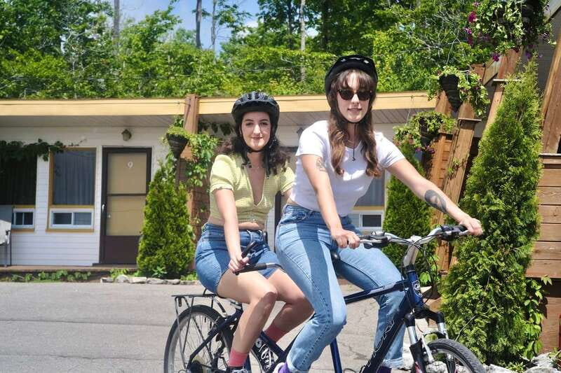 Quebec City - Tandem Bike Rental on Ile d'Orléans - Sainte-Pétronille and the first scenic stops
