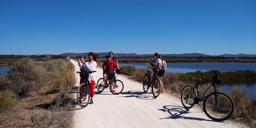Ria Formosa: Guided Bike Tour (3h), Início na Quinta do Lago - Continuing toward Faro Island and the beach