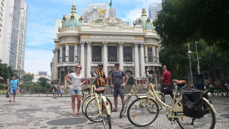Rio de Janeiro: Guided Bike Tours in Small Groups - What the guides add to the experience