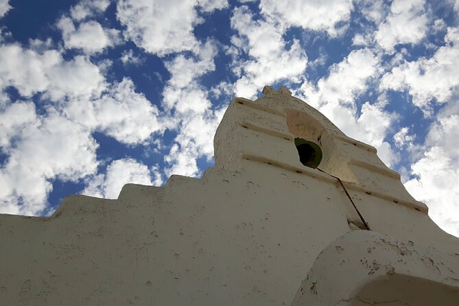 Romantic Cycling Tour with Private Picnic at the beach - Pedaling through Mykonos countryside and church country