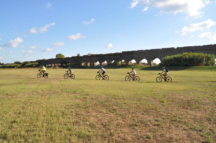 Rome: Appian Way, Catacombs & Roman Aqueducts Top EBike Tour - Caffarella Park and the return toward Rome