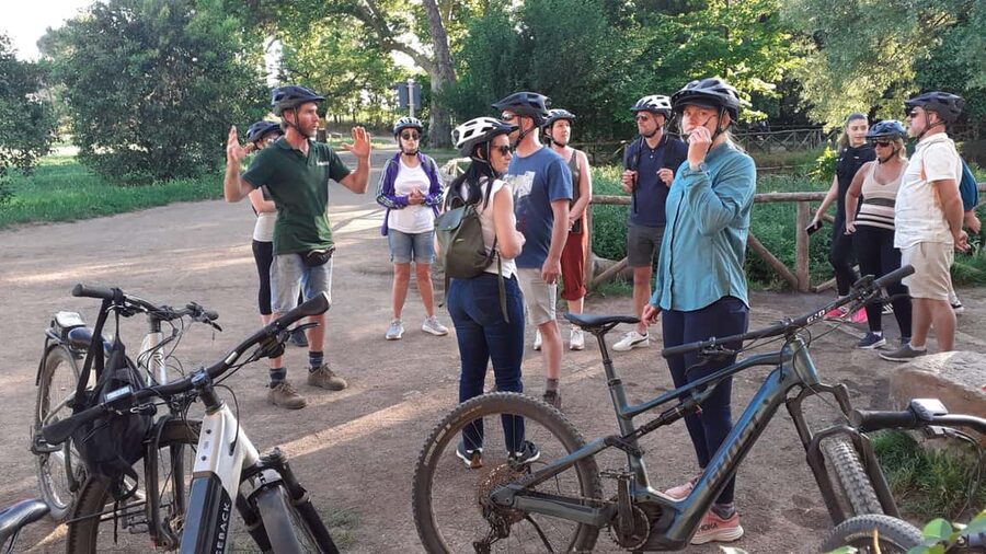 Rome: Appian Way E-Bike Tour Catacombs, Aqueducts & Picnic - What the e-bike ride feels like in practice