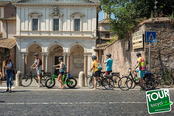 Rome: Appian Way E-bike Tour, Catacombs, Aqueducts & Transfer - Going underground at the Roman catacombs