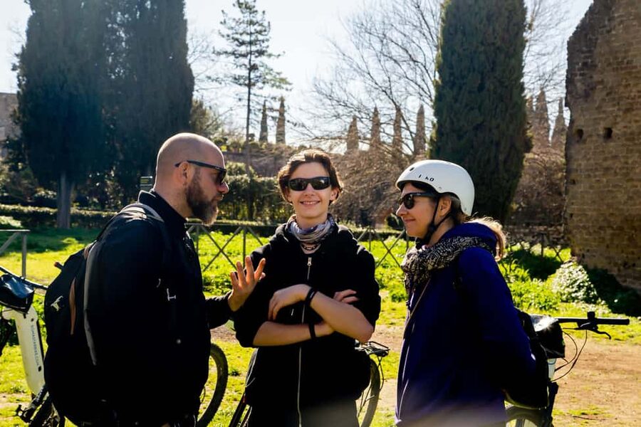 Rome: Appian Way Underground Catacombs Bike Tour with Lunch - San Callisto Catacombs and the underground Roman story