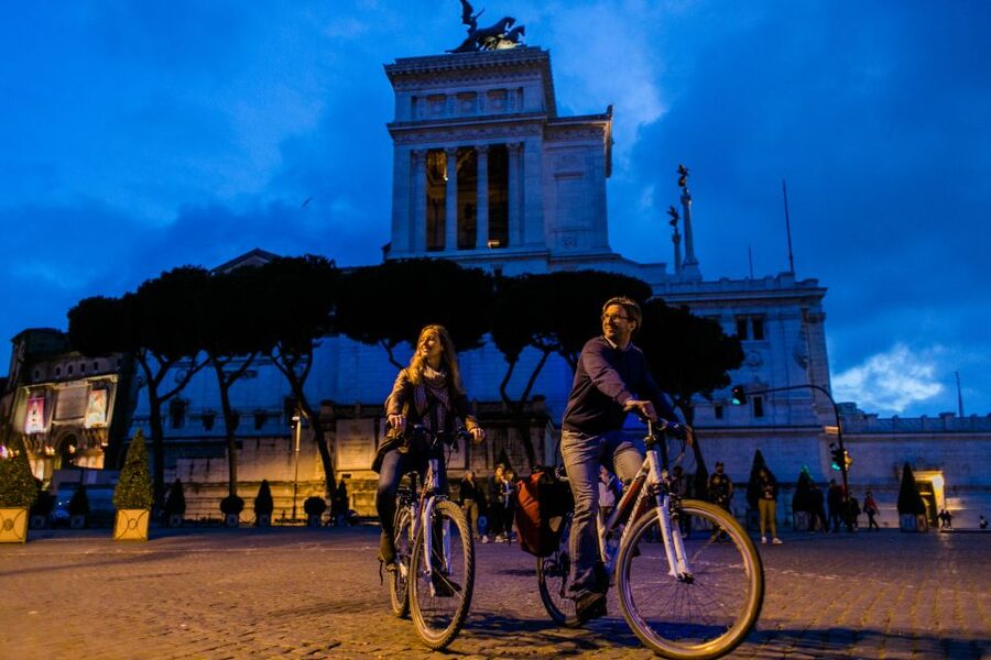 Rome by Night: 3-Hour Bike Experience - The Trevi Fountain and Spanish Steps