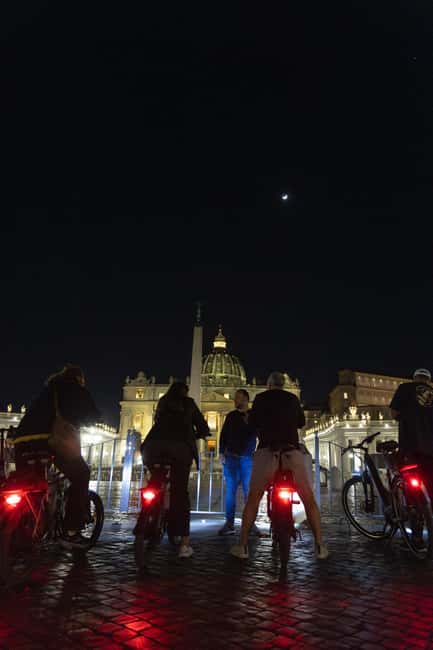 Rome by Night: E-bike Small Group Tour -Food & Wine (Option) - Piazza Venezia and the Altar of the Fatherland