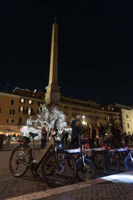 Rome by Night: E-bike Small Group Tour -Food & Wine (Option) - Piazza Navona, the Pantheon, and the Trevi Fountain