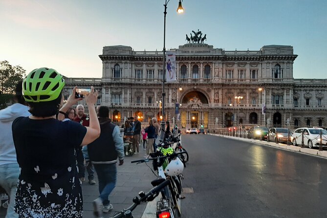 Rome by Night E-Bike Tour with Pizza Option - Trevi Fountain and Piazza di Spagna: Rome’s busiest photo stops