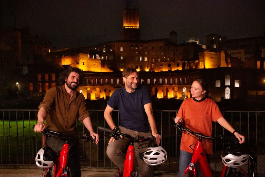 Rome: Cannondale E-Bike Evening Tour with Optional Dinner - The Colosseum at sunset