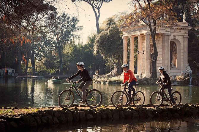 Rome City Small Group Bike Tour with quality Cannondale EBike - Piazza Venezia and the Roman center