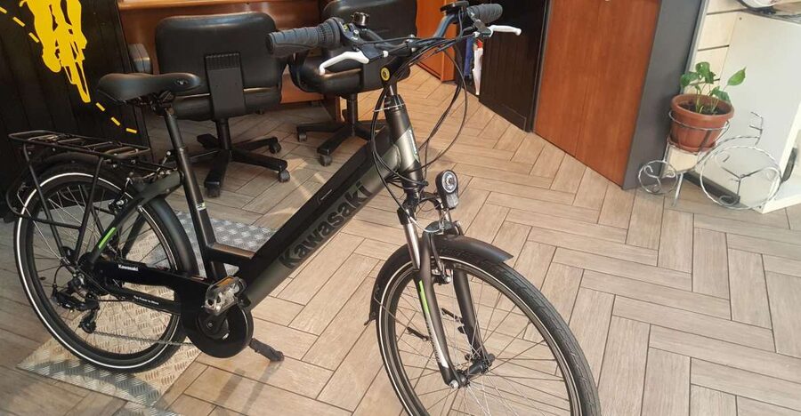 Rome: Electric Bike Rental - Getting comfortable with the electric bike