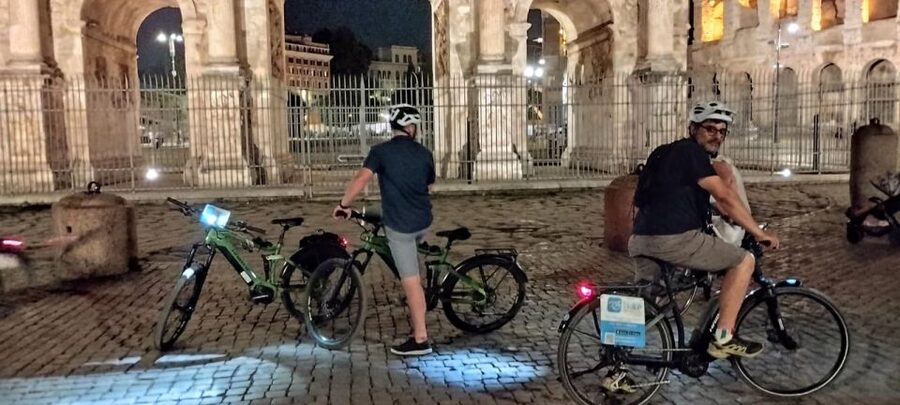 Rome: Guided eBike Evening Tour with italian Aperitif - Palazzo Farnese and the route toward the Tiber