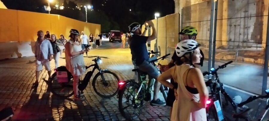 Rome: Guided eBike Evening Tour with italian Aperitif - The Colosseum and Circus of Maximus after dark