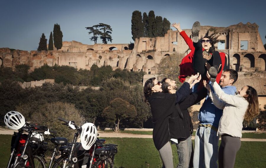 Rome: Panoramic Off-the-beaten-track Cannondale E-Bike tour - St. Peter’s Square and Castel Sant’Angelo