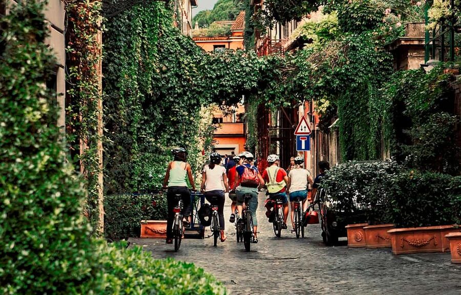Rome: Panoramic Off-the-beaten-track Cannondale E-Bike tour - Starting near the Colosseum on Via Labicana