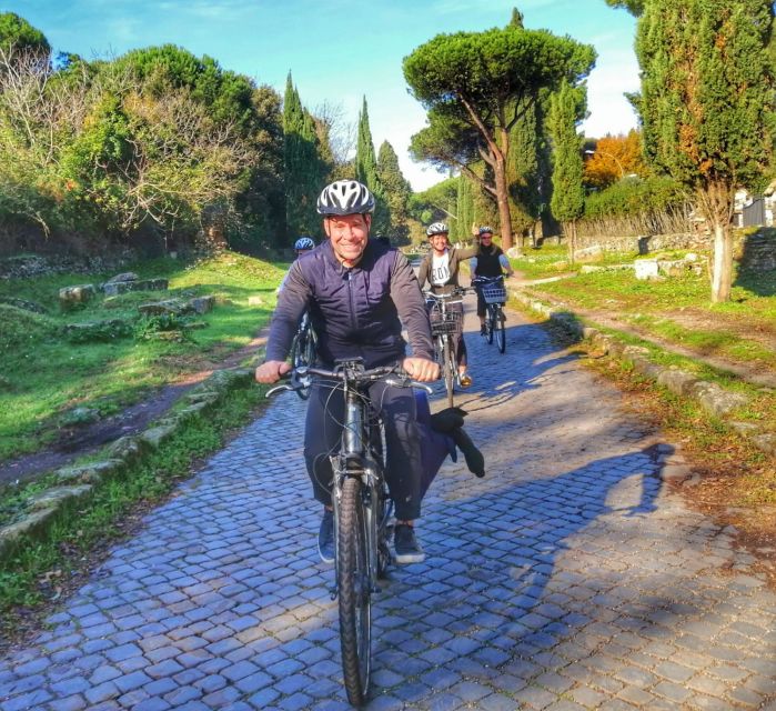 Rome: Piazza Venezia E-Bike Rental - Riding through central Rome