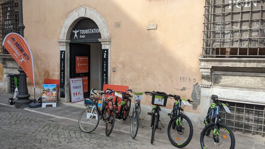 Rome: Piazza Venezia E-Bike Rental - What comes with the bike