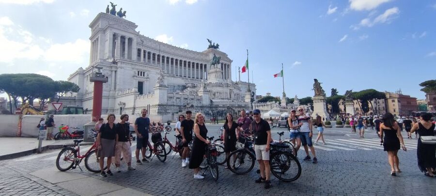 Rome: Standard or E-Bike Highlights Guided Tour - Why a bicycle works so well in central Rome
