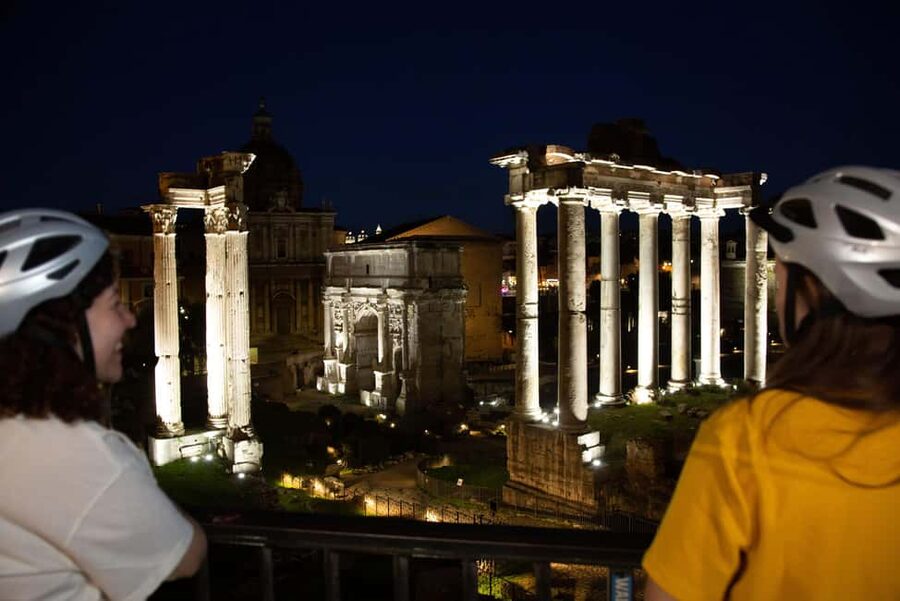 Rome: Taste of Rome by quality Cannondale E-Bike - Trevi Fountain and the Spanish Steps