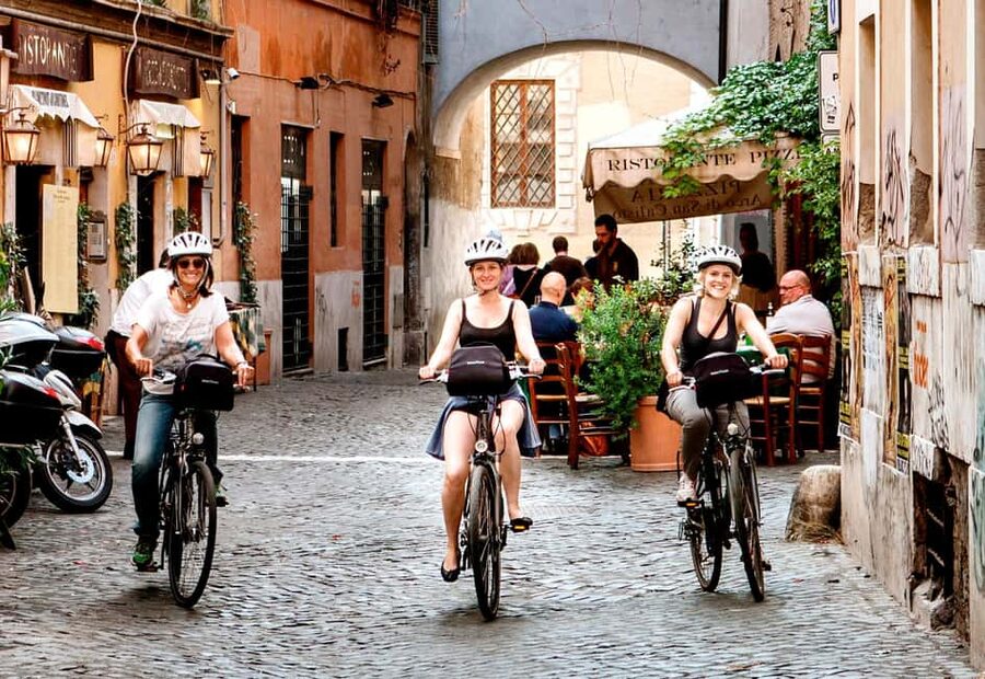 Rome: Top Highlights & Hidden Gems Tour by Cannondale E-Bike - Piazza Navona and the Pantheon