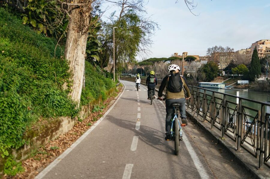 Rome: Villa Borghese, Villa Ada, and Coppedè E-Bike Tour - Starting beside the Tiber at Lungotevere delle Armi