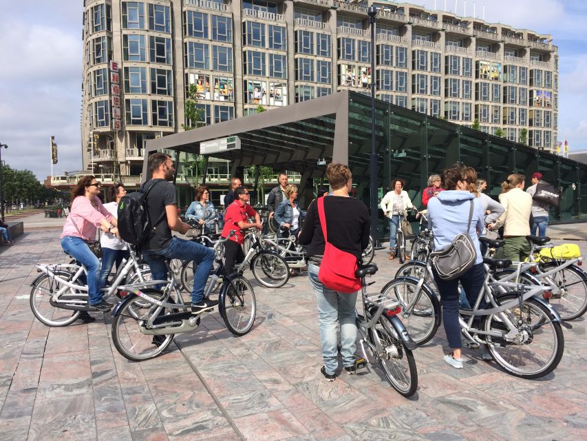 Rotterdam: 2.5-Hour Highlights Bike Tour - City Hall and the Markthal bring old and new together