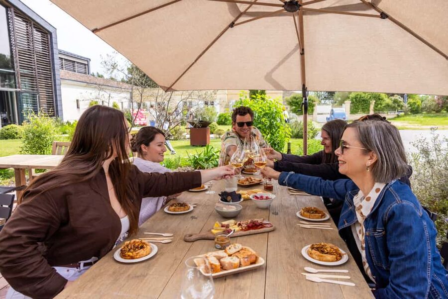 Saint Emilion Wine and Bike Tour - Leaving Bordeaux at 9:00 for the wine country