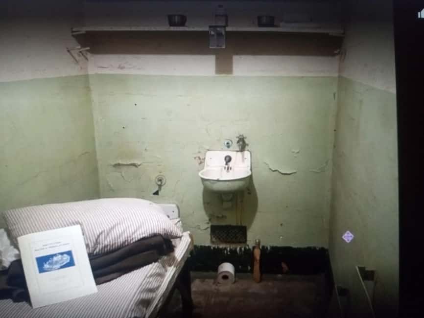 San Francisco: Alcatraz Island Tour with 1 Hour Bike Rental - Reaching Alcatraz and crossing the bay