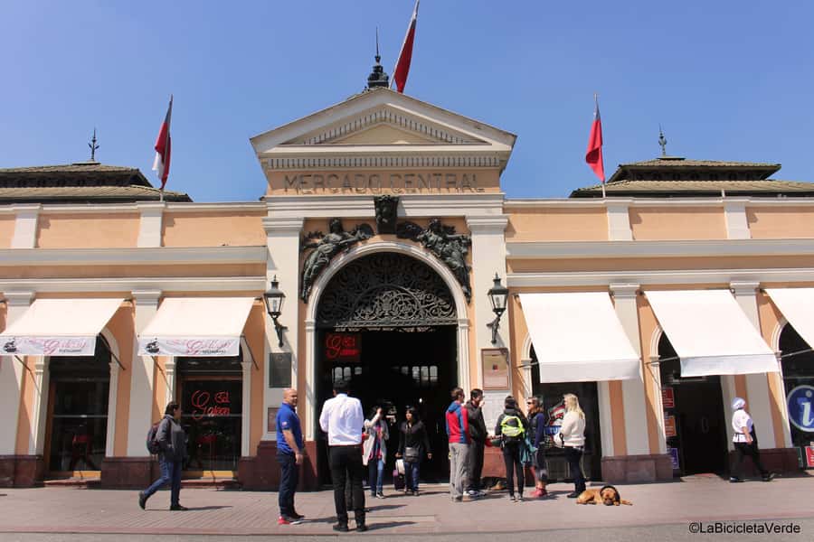 Santiago: Markets Bike Tour - Pedaling through Parque Forestal beside the Mapocho