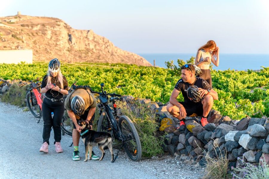 Santorini e-bike guided tours - The Santorini caldera: the big scenic moment