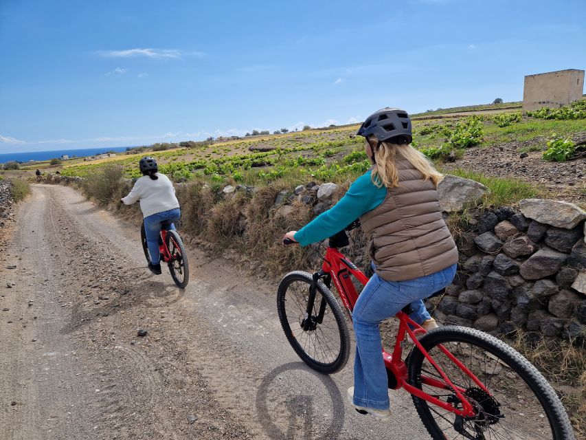 Santorini: E-bike tour experience - Emporio and the secrets of its Venetian castle