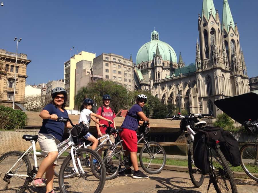 São Paulo: Downtown Historical Bike Tour - Paulista Avenue, Casa das Rosas, and Trianon Park